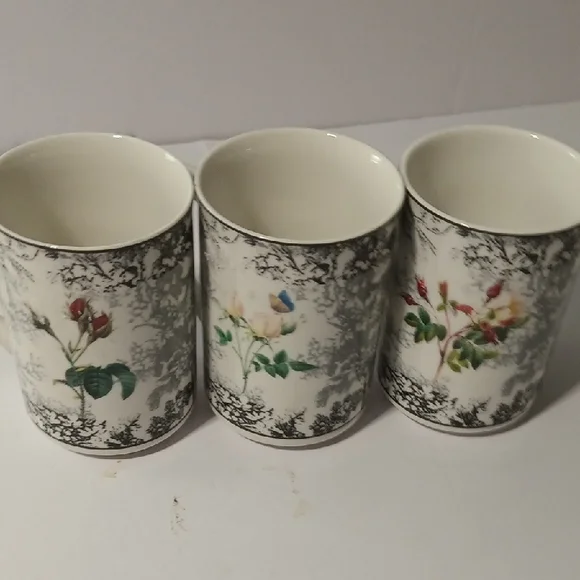 American Altelier Rose Toile Retired Dining Mugs with Classic Design